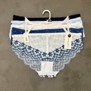 Laura Ashley Blue and White Lace Panties with Scalloped Trim -‎ 5 pack